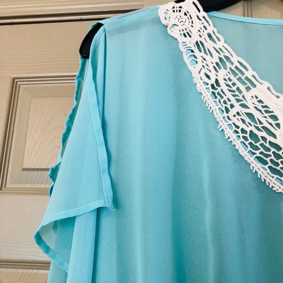 Precious Blouse - Picture 2 of 4